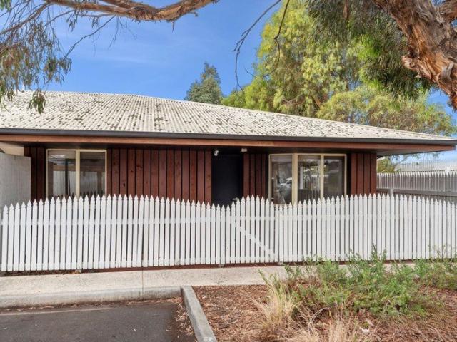 Modern, low maintenance living in Lovely Banks
