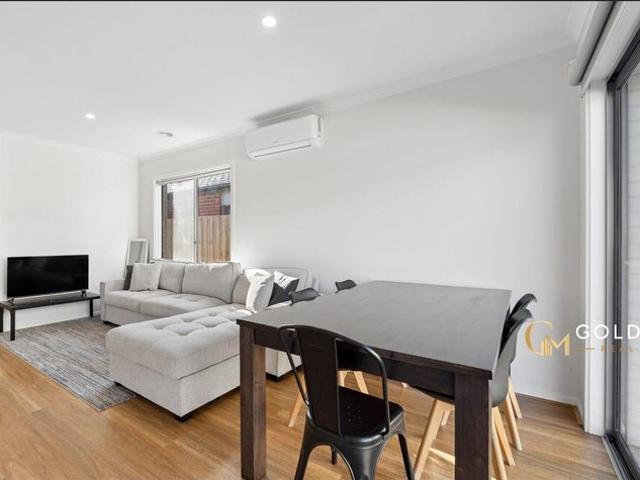 MODERN, LOW MAINTENANCE LIVING IN MAMBOURIN