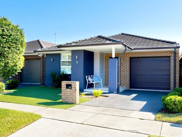 Modern Low Maintenance Living in Mulgoa Rise!