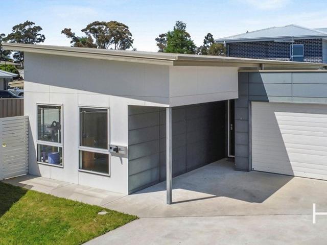 Modern, Low Maintenance Living in Newnham