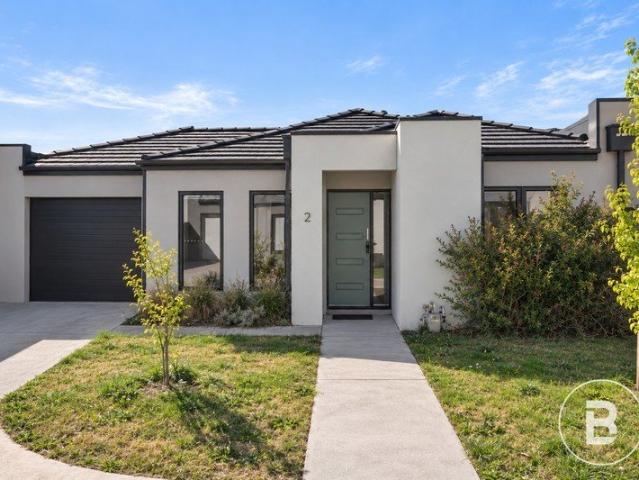 MODERN LOW MAINTENANCE LIVING IN PREMIUM LAKE GARDENS