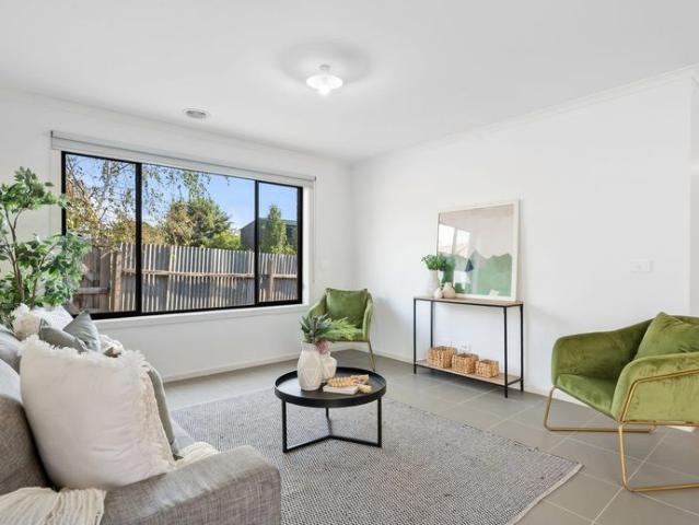 Modern, Low Maintenance Living in Prime Broadford Location