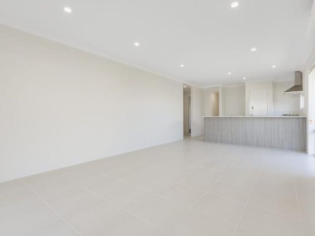 Modern, Low Maintenance Living in Prime Lakelands Location