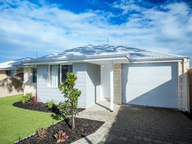 MODERN & LOW MAINTENANCE LIVING IN SINAGRA!