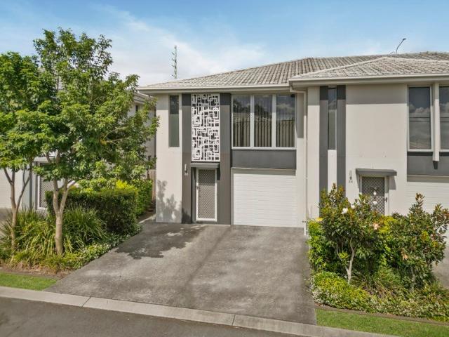 Modern, Low Maintenance Living in Sought After Gainsborough Greens
