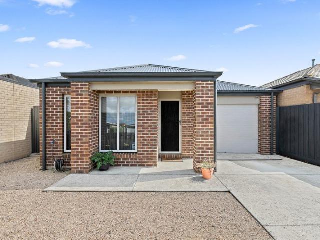 Modern & Low Maintenance Living in Sought After St Albans Park