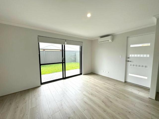 Modern Low Maintenance Living in Sought After Ravenswood