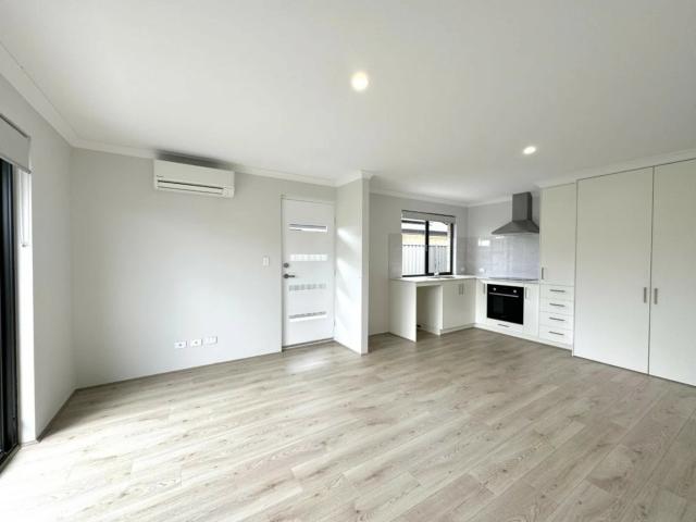 Modern Low Maintenance Living in Sought After Ravenswood