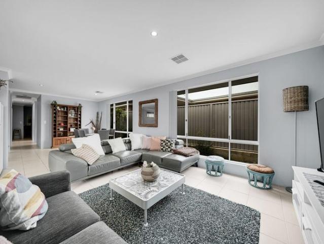 Modern, Low Maintenance Living – Perfect Lock Up and Leave!