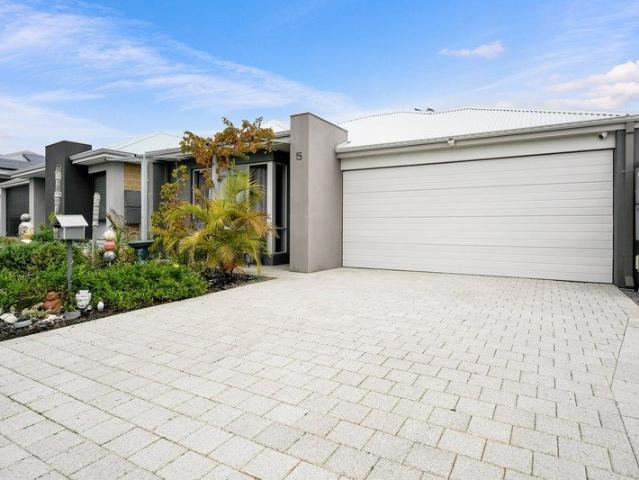 Modern, Low Maintenance Living Perfect Lock Up and Leave!