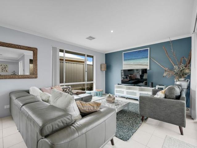 Modern, Low Maintenance Living – Perfect Lock Up and Leave!
