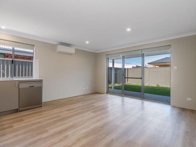 MODERN & LOW MAINTENANCE LIVING | STYLISH 2 BEDROOM HOME