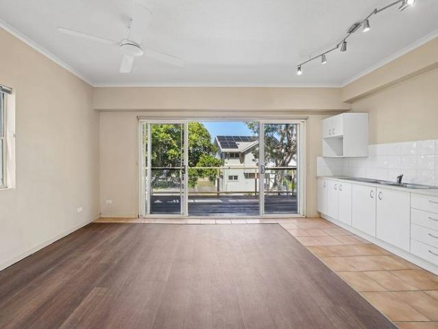 Modern, Low Maintenance Studio in Prime Location