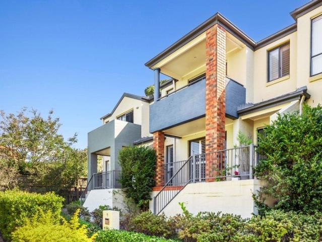 Modern Low Maintenance Townhouse with Double LUG Total Area 336sqm