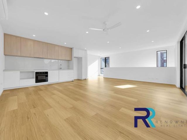 Modern, Low Maintenance Townhouse with Solar & Battery