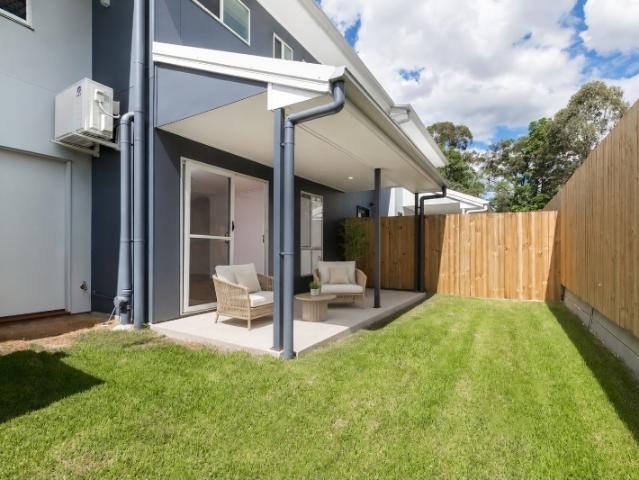 Modern & Low Maintenance Townhouse in the Heart of Morayfield