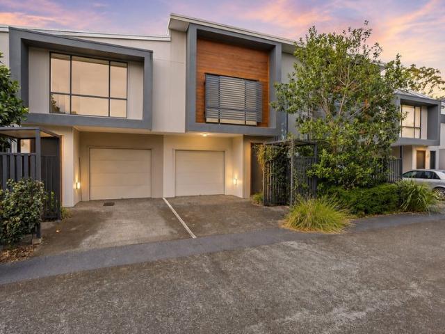 Modern, Low Maintenance Townhouse in a Convenient Bracken Ridge Location