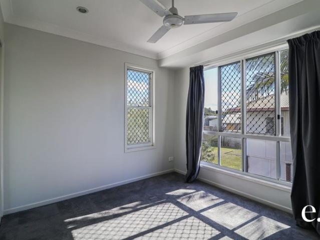 Modern & Low Maintenance Townhouse in Convenient Location