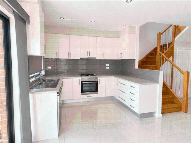 Modern & Low Maintenance Townhouse in Meadow Heights