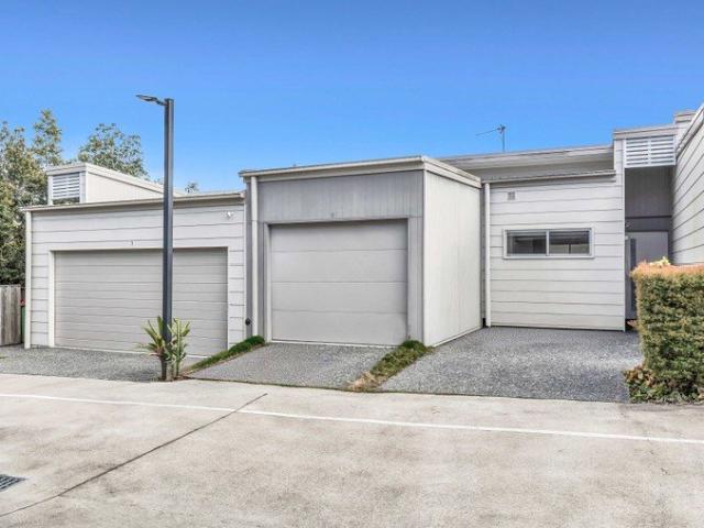 Modern Low Maintenance Townhouse in Prime Upper Coomera Location