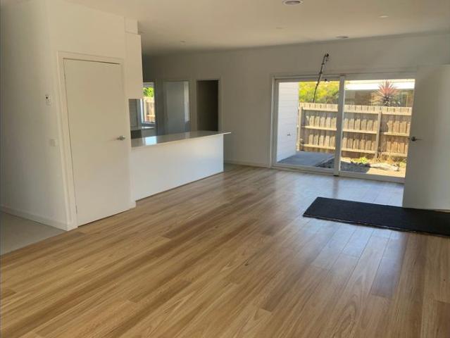 Modern, Low maintenance unit!