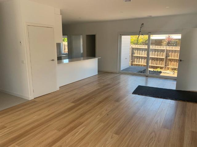 Modern, Low maintenance unit!
