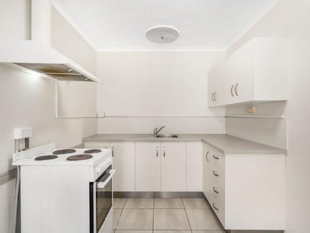 Modern & Low Maintenance Unit $450/week in Railway Estate