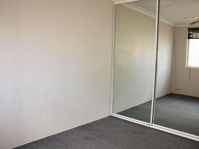 Modern & Low Maintenance Unit in a Convenient Minto Location