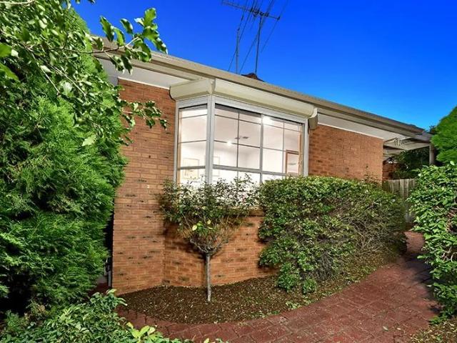 Modern Low Maintenance Villa in a Prime Airport West Location