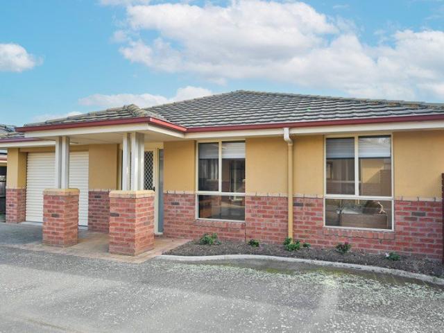 Modern, Low Maintenance Villa Private Rear Position