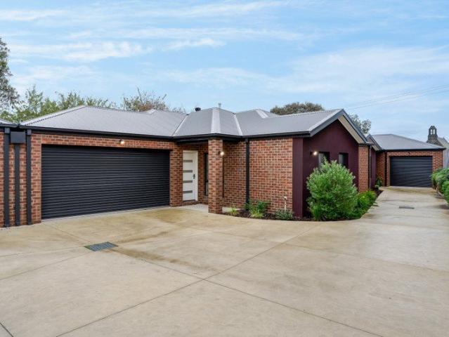 Modern Low Maintenance with Exceptional Storage in a Quiet Leopold Location