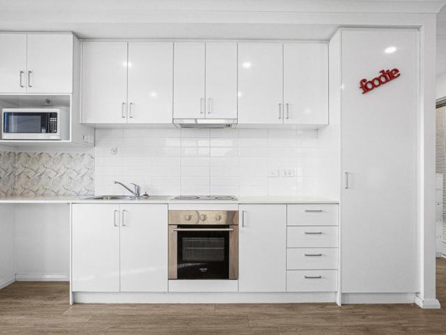 Modern, low maintenance 2x1!