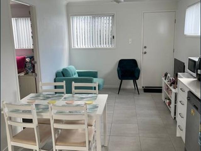 Modern & Low Maintenance 2 Bedroom Duplex