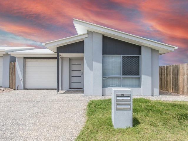 Modern & Low Maintenance 2 Bedroom Duplex in Griffin