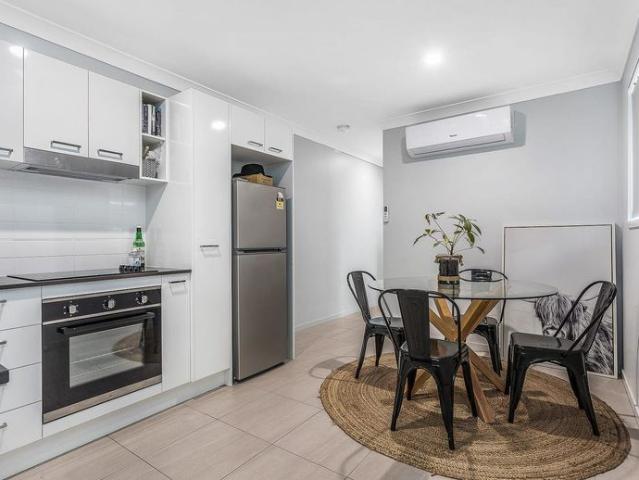 Modern & Low Maintenance 2 Bedroom Duplex in Griffin