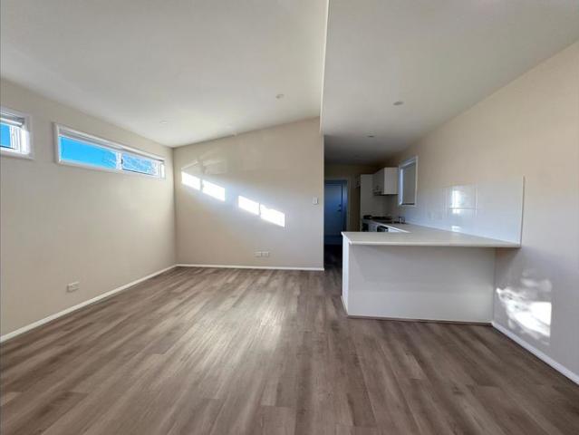 Modern & Low Maintenance 2 Bedroom Home