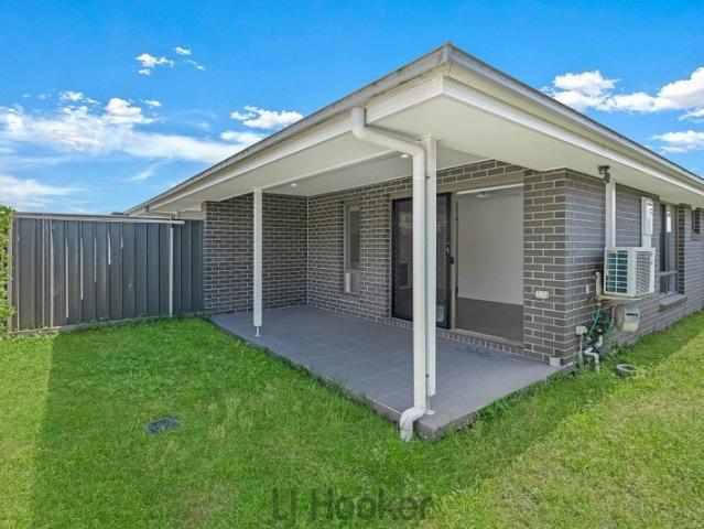 MODERN, LOW MAINTENANCE 2 BEDROOM HOME