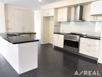 Modern & Low Maintenance 3 Bedroom Home