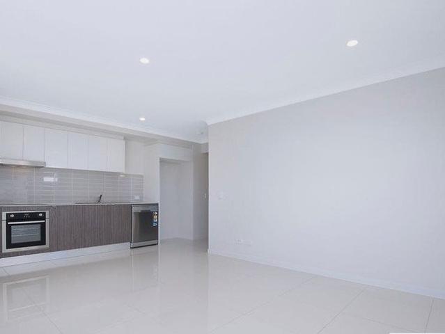 MODERN & LOW MAINTENANCE 3 BEDROOM LIVING IN LOGAN RESERVE