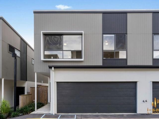 Modern, Low Maintenance 4 Bedroom Townhome
