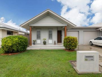 MODERN LOW SET VILLA IN A TIGHTLY HELD LOCATION