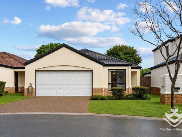 Modern Low Set Living in The Links Carina