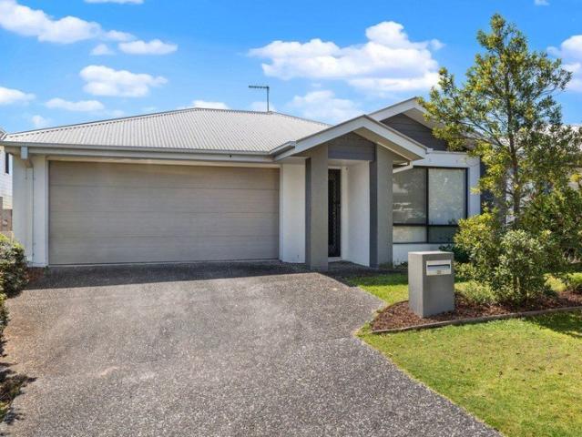 MODERN LOWSET FAMILY LIVING IN KINROSS ESTATE