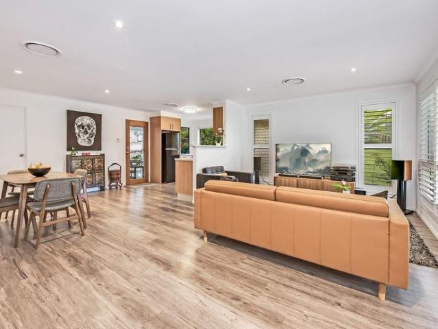 MODERN, LOWSET HOME IN LEAFY LOCALE