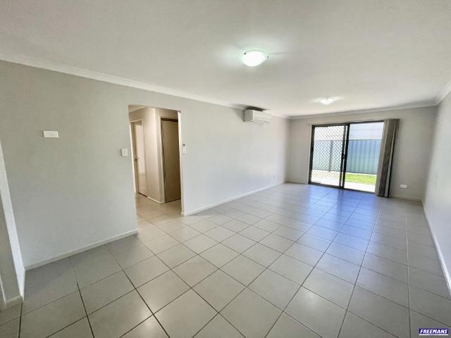 Modern Lowset Unit with Private Courtyard
