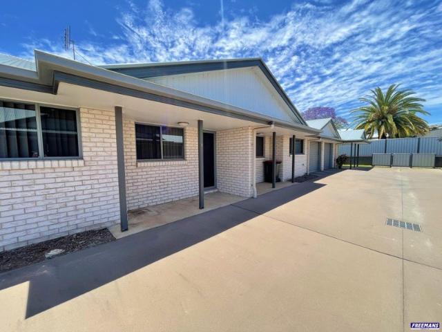 Modern Lowset Unit with Private Courtyard