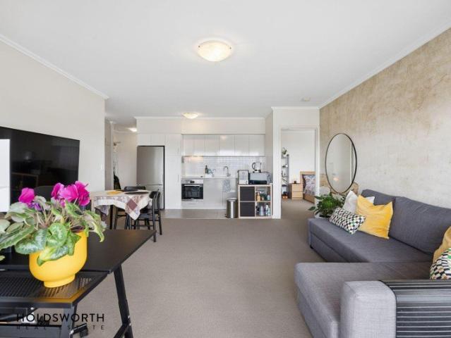 Modern Lock and Leave Living in a Convenient Yokine Location!
