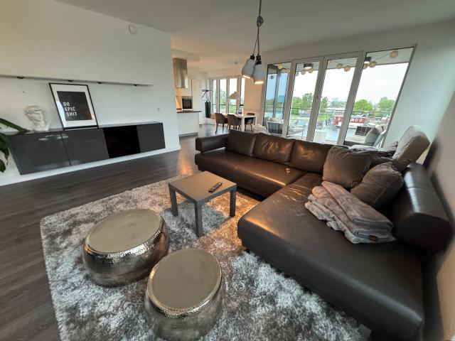Modern Loft with full water view on yacht harbour Harburg + Balcony