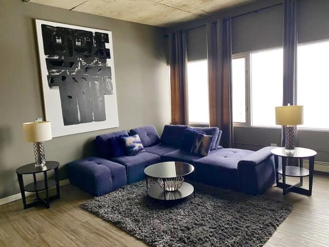 Modern Loft With 2 Underground Parking Stalls in the heart of the Ice District!