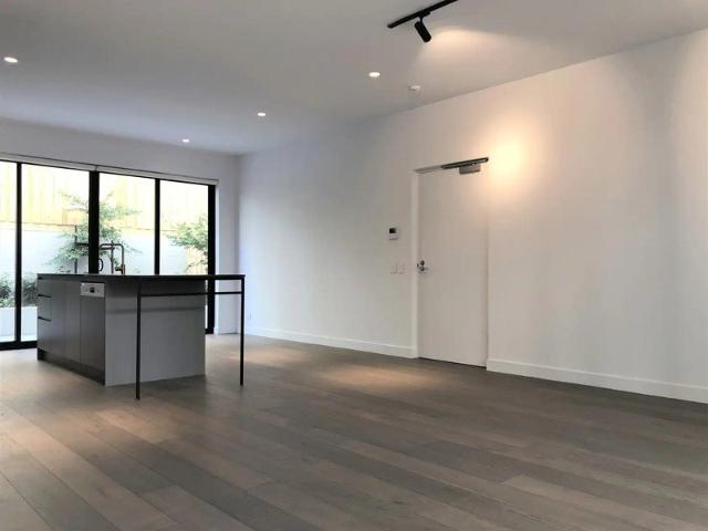 Modern Loft Style Townhouse in the Heart of YarraBend
